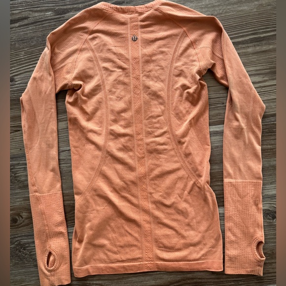 Swiftly tech lululemon long-sleeve shirt - Picture 3 of 4